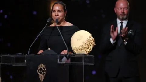 ¡De México para el mundo! Charlyn Corral gana como mejor goleadora del mundo en el Balón de Oro 2026
