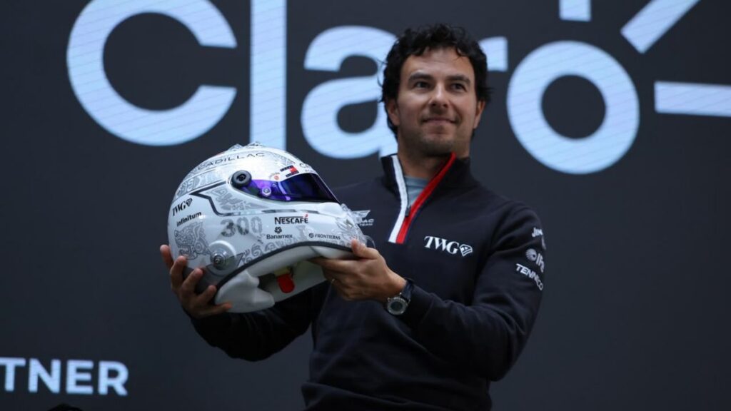 Checo Pérez presenta su casco especial para el GP de México 2026