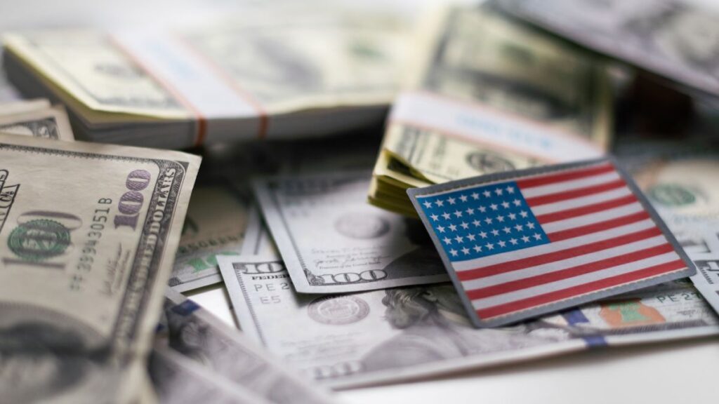 Los anuncios incluyen beneficios para personas con Medicare, usuarios de Obamacare y contribuyentes afectados por los aranceles