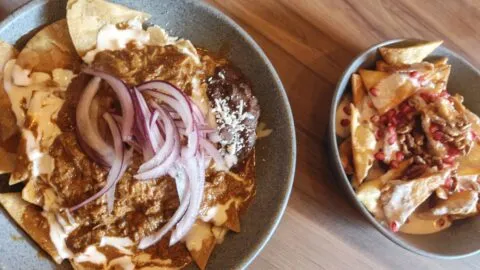 Chilaquiles en nogada y pipián: dos sabores que reinventan un clásico mexicano