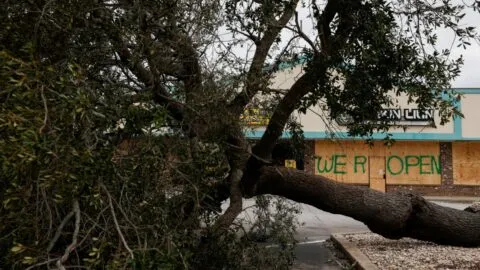 Ciclón Isaias deja al menos 4 muertos en su paso por el sureste de Estados Unidos