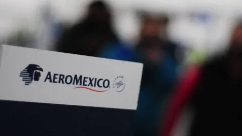Aeroméxico mejora su calificación crediticia de B+ a BB-: S&P