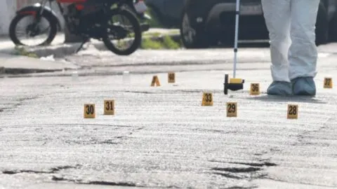 Violento asalto en Guatemala queda grabado: delincuente dispara contra automóvil