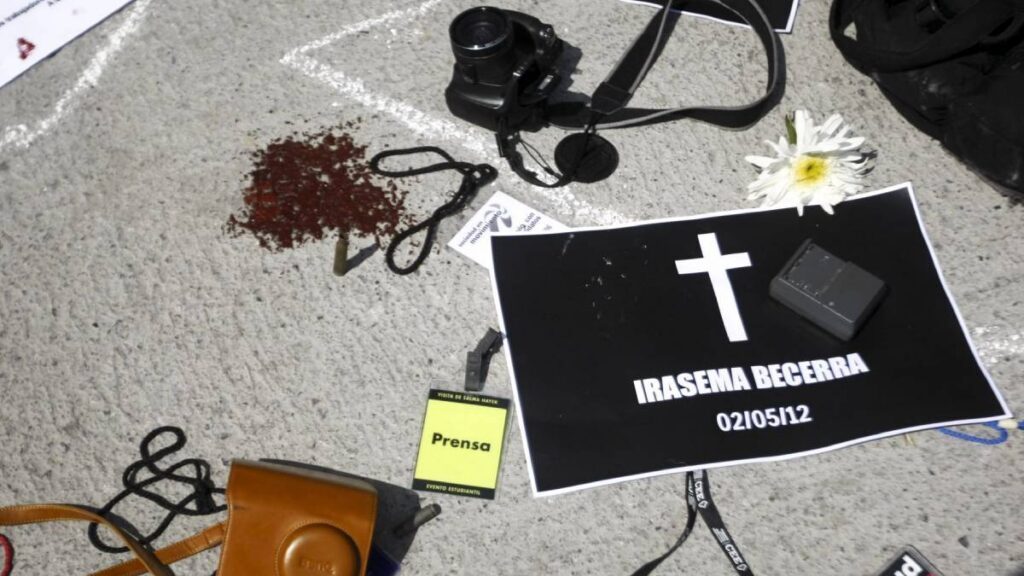 con cámaras protesta de periodistas contra homicidios y violencia