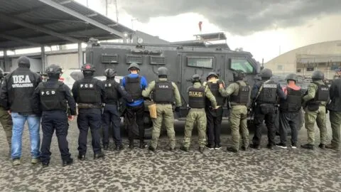 Extraditan a tres mexicanos a EE. UU. vinculados al Cártel de Sinaloa por tráfico de cocaína