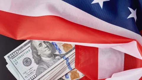 Denunciar un fraude podría darte 10 mil dólares: así funciona el programa que Trump promueve