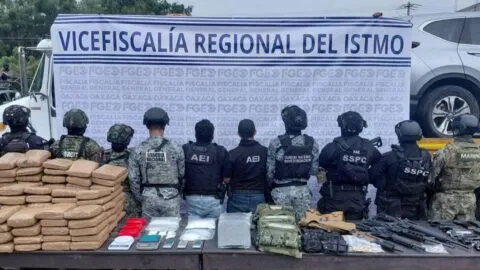 "Golpe histórico": desmantelan centro de operaciones y aseguran más de 160 paquetes de drogas y armas en Juchitán