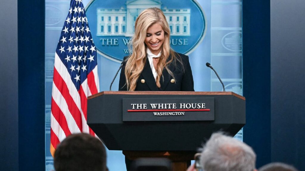 Despiden a Katie Zacharia como secretaria de prensa en Estados Unidos por su inexperiencia