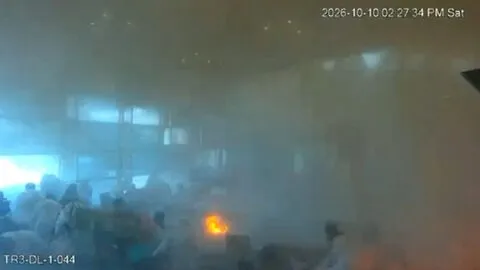 Imágenes fuertes: Difunden video del ataque al aeropuerto de Riad que dejó 13 muertos y más de 300 heridos