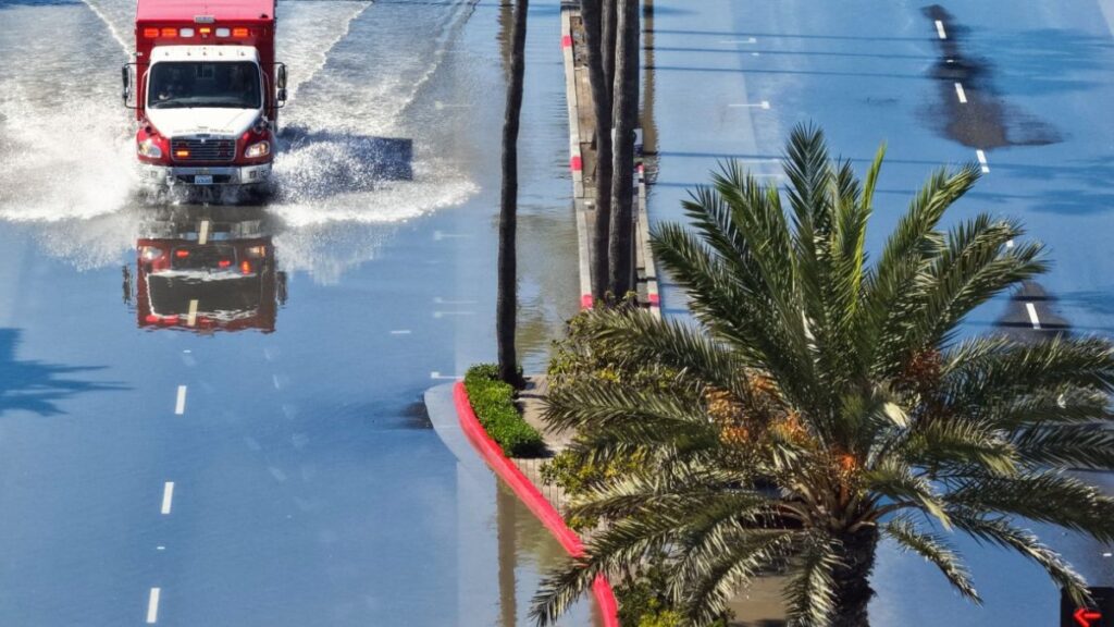 Newport Beach, en California, sufre graves inundaciones