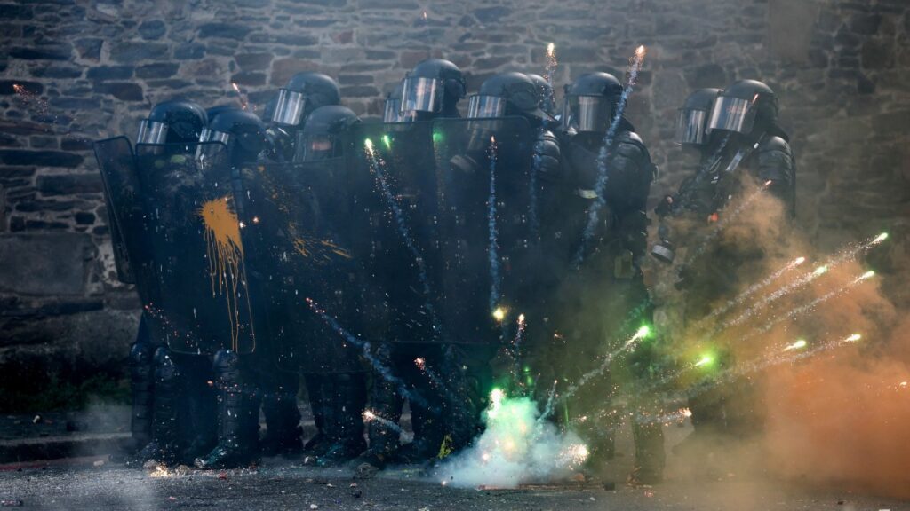 Disturbios del sábado en Francia dejan más de 1,200 detenidos y 150 policías heridos