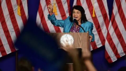Muere Dolores Huerta a los 96 años, histórica activista que defendió a trabajadores agrícolas en Estados Unidos