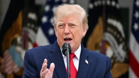 Estados Unidos evalúa usar la “Madre de todas las bombas” contra Irán, según CNN
