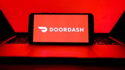 DoorDash acuerda comprar Instacart: qué pasa con tus pedidos, precios y repartidores