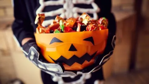 Halloween 2026: cómo comprobar dulces sospechosos