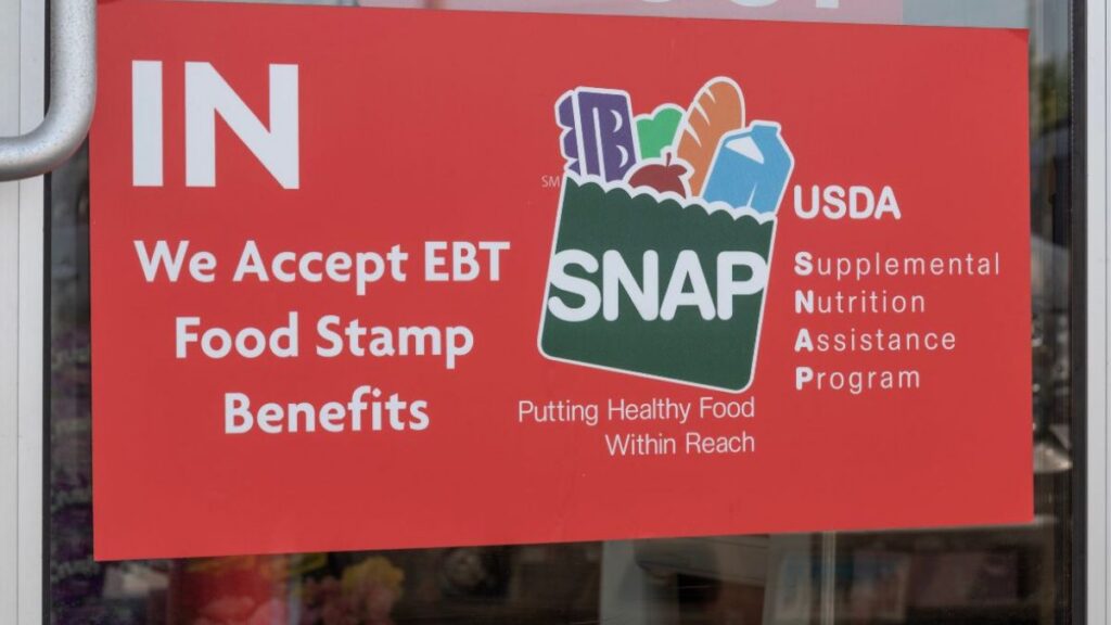 Un análisis estima que 396 mil 164 latinos en Texas perdieron beneficios de SNAP