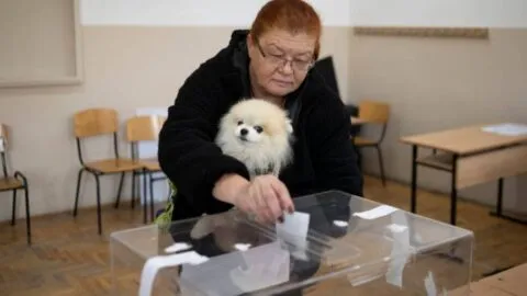 Elecciones en Bulgaria: guerra entre Ucrania y Rusia divide a votantes