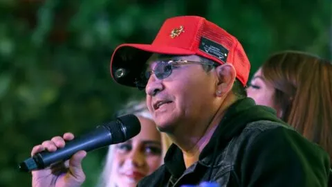 Ernesto Chavana pide disculpas tras patear dron que golpeó a la modelo Isabella Rojas; así quedó su rostro