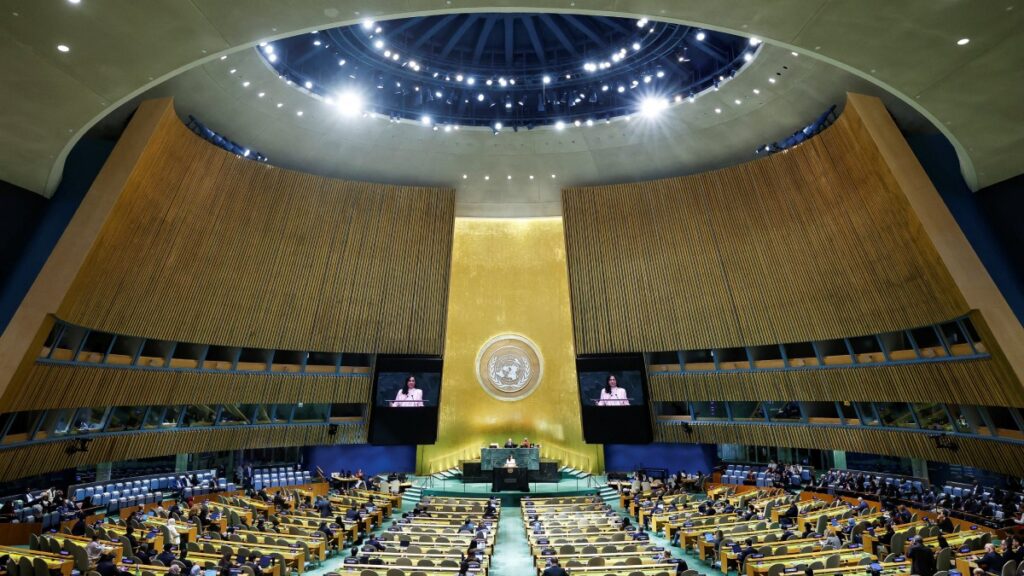 Estados Unidos expulsa a 2 miembros de la delegación de Irán tras asamblea de la ONU