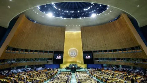 Estados Unidos expulsa a 2 miembros de la delegación de Irán tras asamblea de la ONU