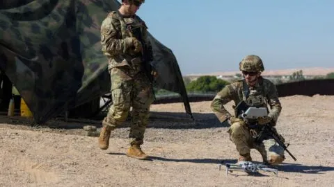 EE. UU. prohíbe drones no autorizados en frontera con México ante amenaza de cárteles