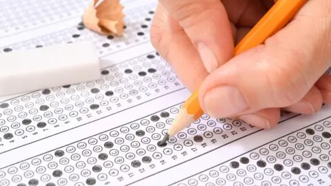 Mexicanos en Nueva York pueden obtener su certificado de prepa sin volver a la escuela: cómo hacerlo
