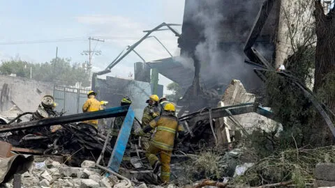 Explosión en taller clandestino de pirotecnia deja heridos en Puebla