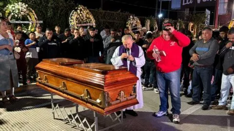 Con féretro, gruyeros exigen justicia; así se manifiestaron en Periférico Norte