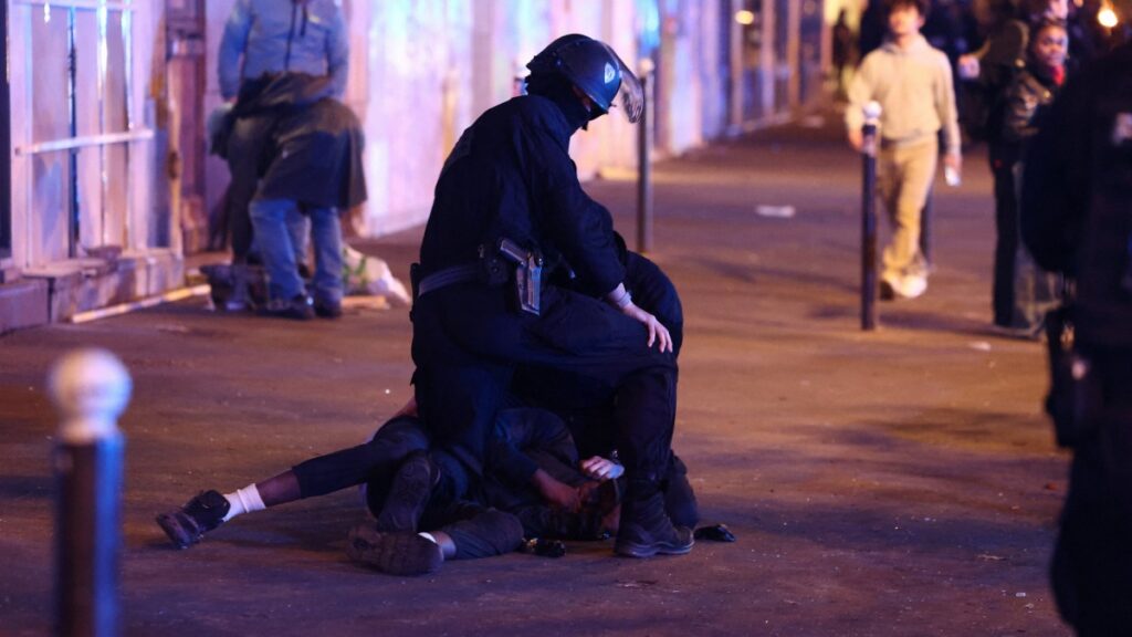 Francia cierra el fin de semana con 108 detenidos en 3 horas por disturbios en París