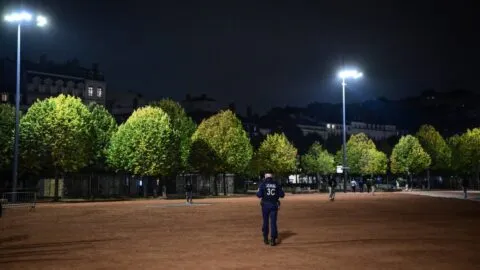 Francia tendrá nuevos toques de queda localizados este martes, según se requiera