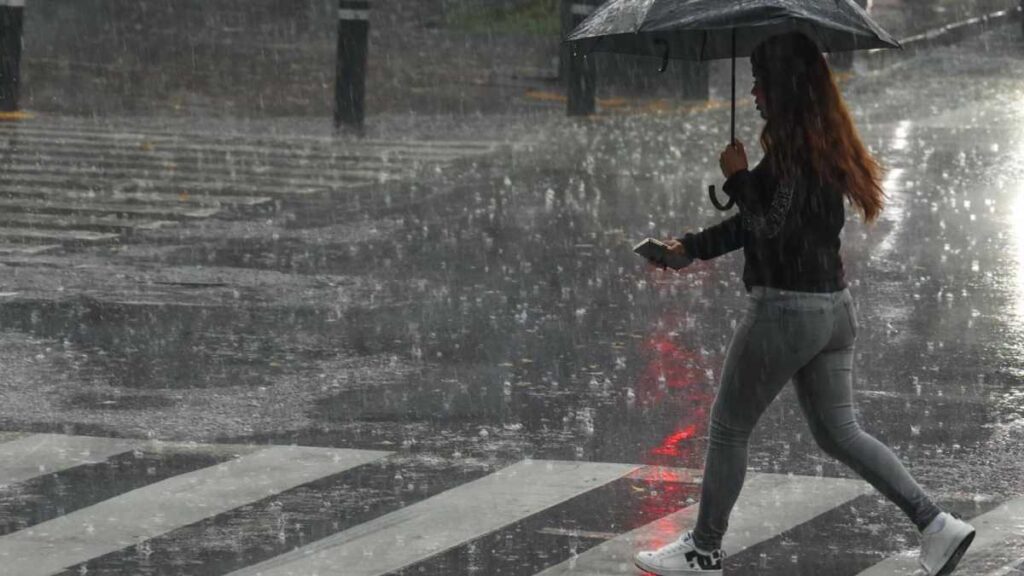 Lluvias y granizo caen en Ciudad de México y Estado de México