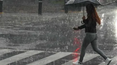 Fuertes lluvias golpean CDMX y Edomex; granizada sorprende en la capital