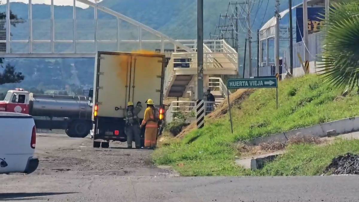 Fuga de ácido nítrico provoca cierre de la carretera Guadalajara-Chapala en ambos sentidos