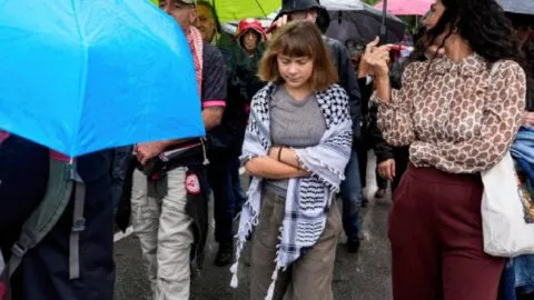 Greta Thunberg se suma a las protestas estudiantiles que sacuden Francia