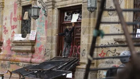 Grupo ajeno a la marcha por el agua, causante de los destrozos en Guadalajara: Lemus
