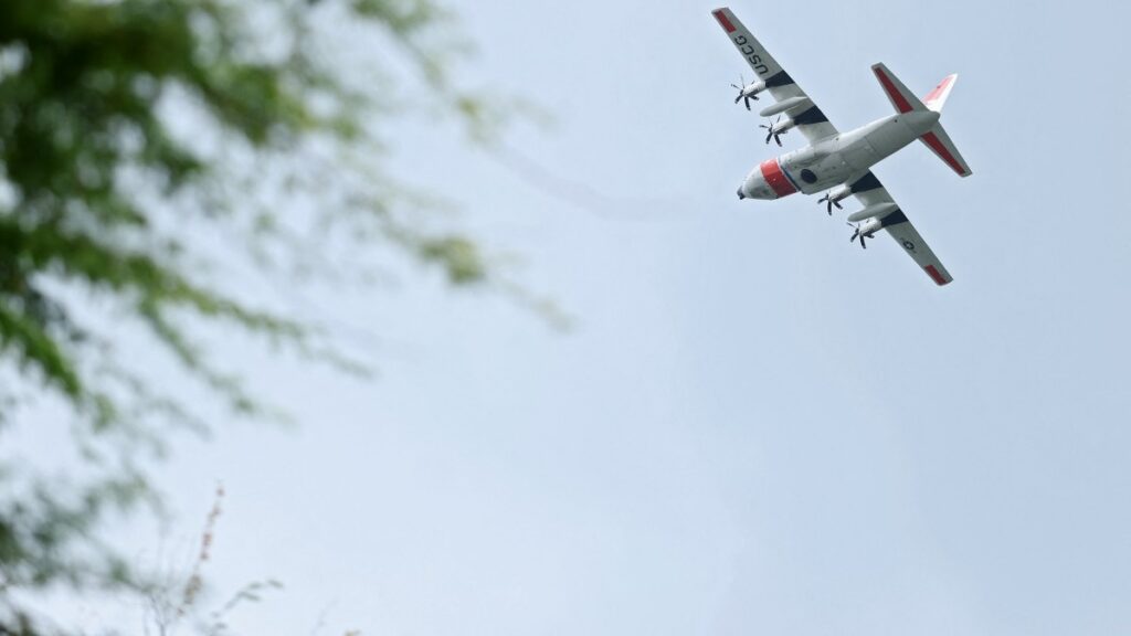 Guardia Costera estadounidense suspende la búsqueda de los 6 pasajeros del avión ambulancia desaparecido