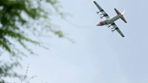 Guardia Costera estadounidense suspende la búsqueda de los 6 pasajeros del avión ambulancia desaparecido