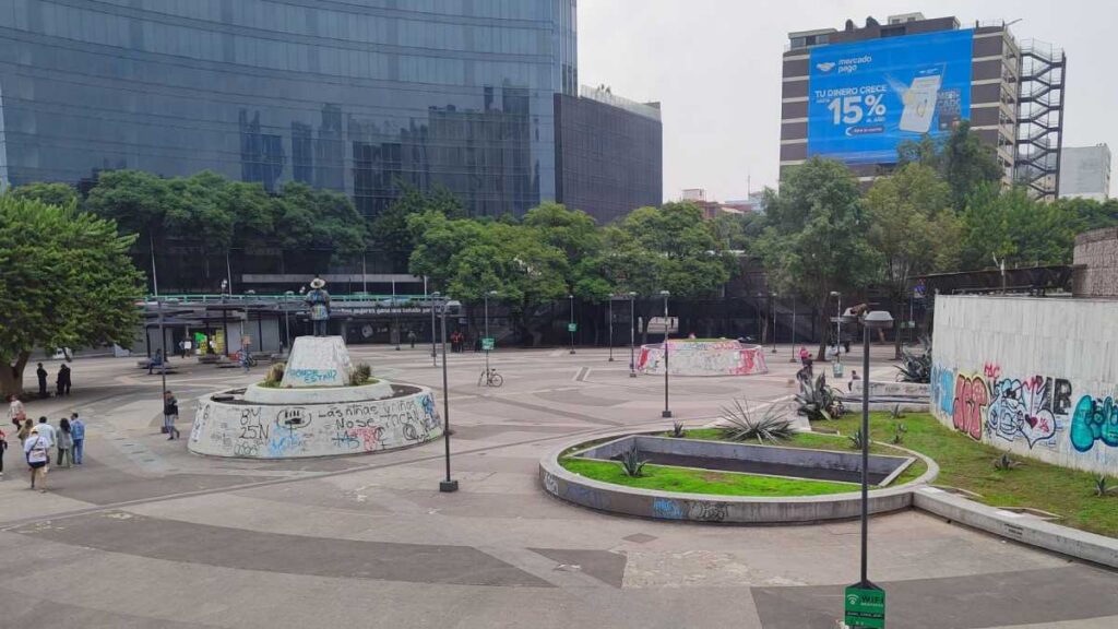 Hombre se prende fuego en Glorieta de los Insurgentes