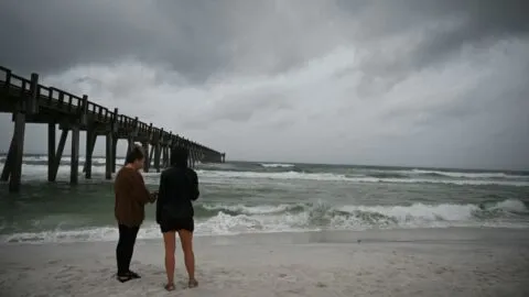 Huracán Isaias alcanza categoría 3: declaran emergencia en Florida y Alabama