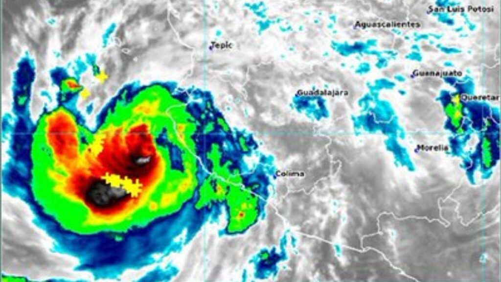 Huracán Simon podría tocar tierra en Sinaloa el miércoles y en categoría 1, alerta PC estatal