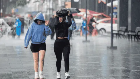 CDMX inicia la semana con lluvias fuertes y máximas de 25 grados