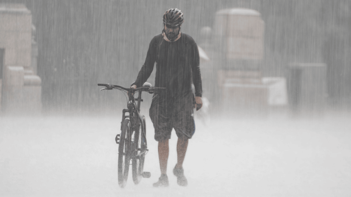 Huracán Rachel y otros fenómenos traerán lluvias este viernes a 31 estados de México