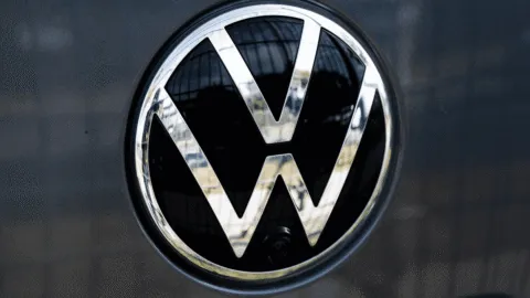 Trabajadores de Volkswagen México rechazan aumento salarial y mantienen amenaza de huelga