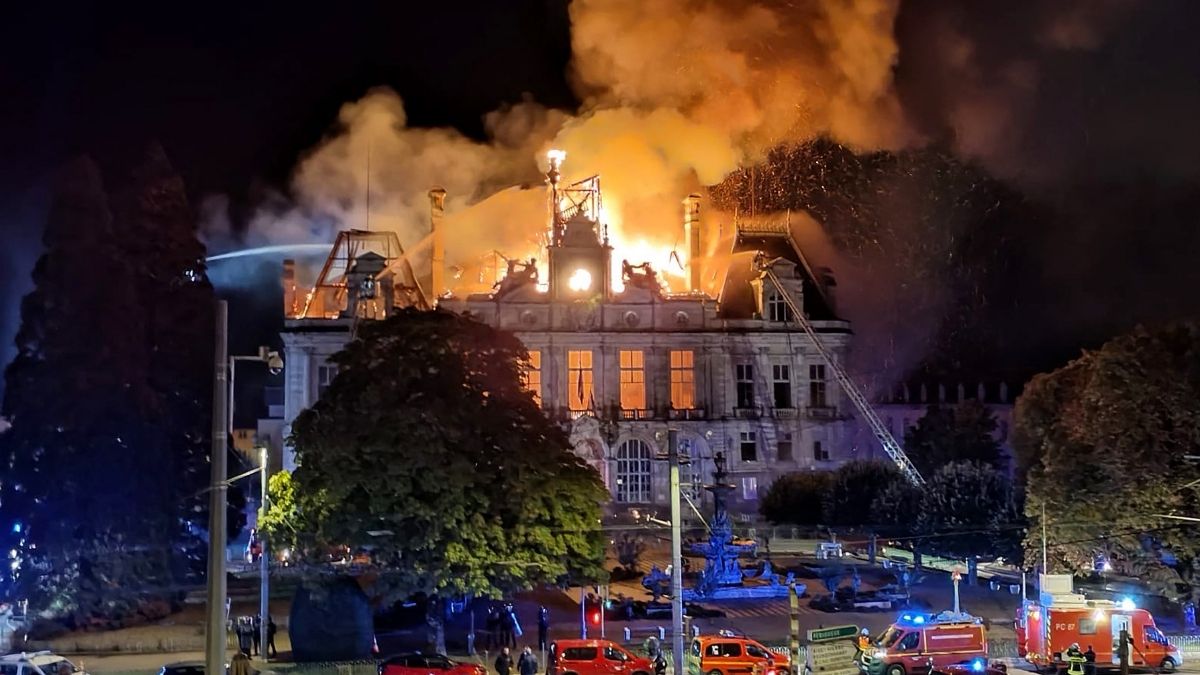 Incendio destruye Ayuntamiento de Limoges, en Francia, y derrumba torre del siglo XVII