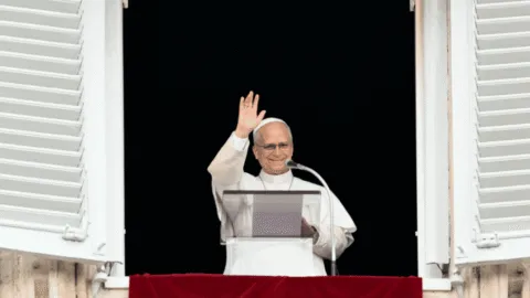 Papa León XIV reaparece en el Vaticano tras cirugía y agradece a quienes rezaron por él