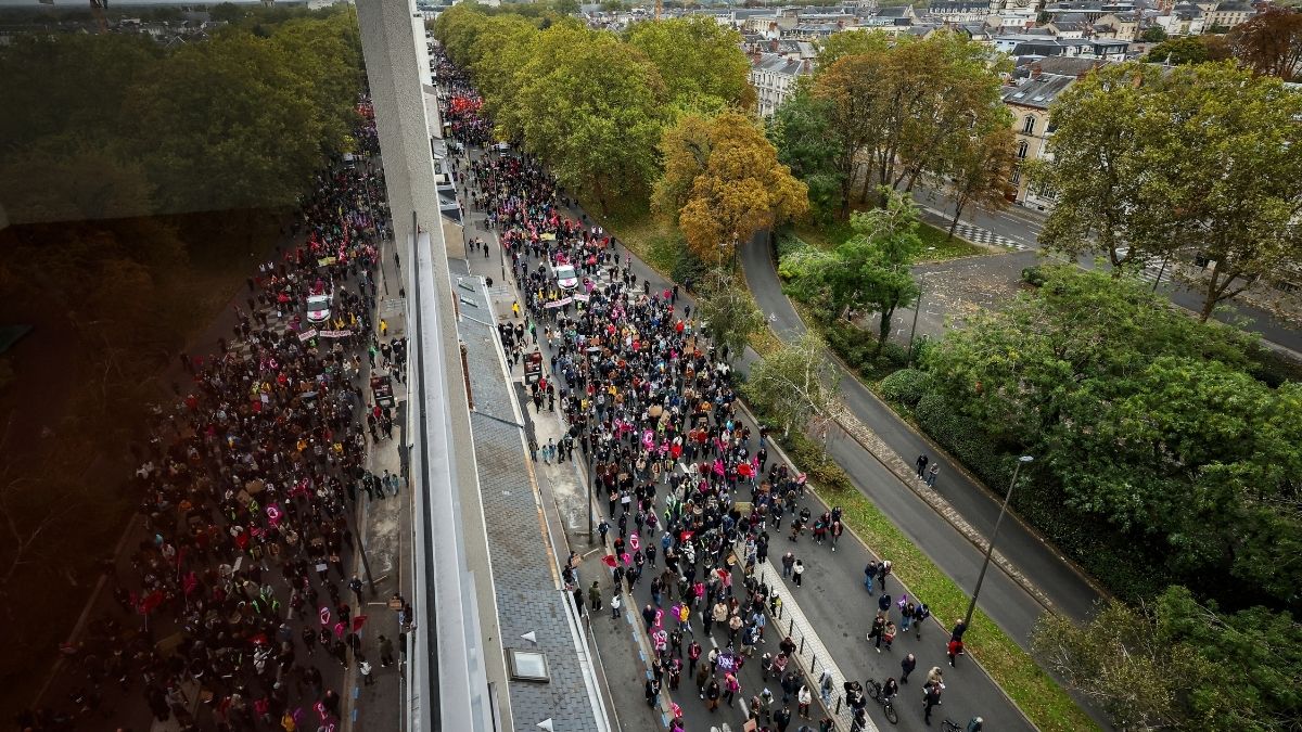 Francia despliega 70 mil efectivos ante nuevas protestas sociales