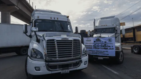 Segob llama a transportistas a evitar bloqueos y anuncian mesas de diálogo