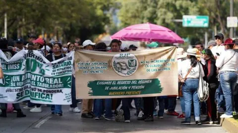 Trabajadores del IMSS declaran paro nacional y cierran clínicas en CDMX