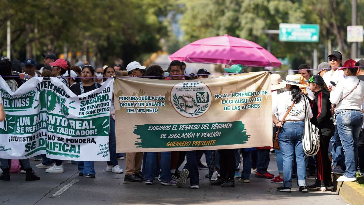Trabajadores del IMSS declaran paro nacional y cierran clínicas en CDMX