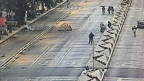 Trabajadores del IMSS instalan campamento en Reforma; ve rutas alternas
